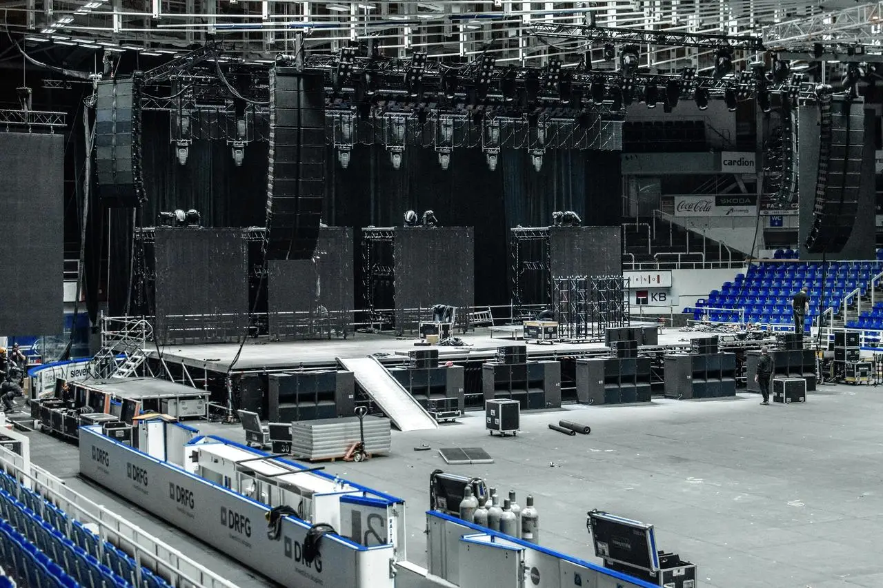 Rolling Stage — noční atmosféra